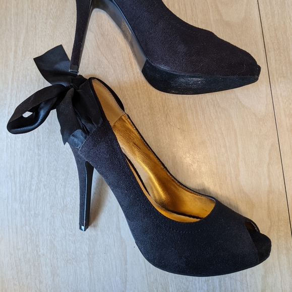 Arden B. Ginger Black Peep Toe Satin Bow Heels 8 - Picture 5 of 10